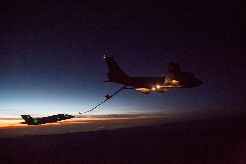 Illustration for article titled These Shots Of An F-35 Refueling At Dusk Over Edwards AFB Are Stunning